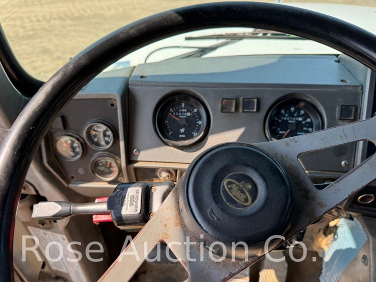 2001-mack-690s-image-27