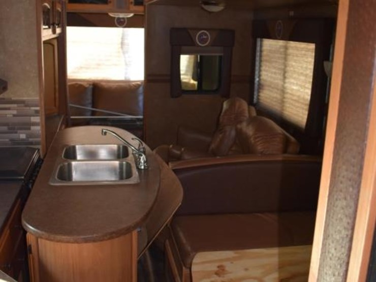 2013-hill-country-32rl-bumper-pull-travel-trailer-w/-2-slides-(vin-#-4v0tc3-image-7