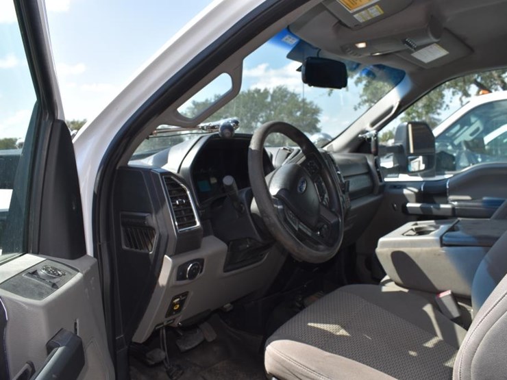 2017-ford-f550-image-26