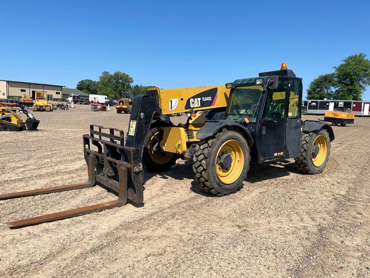 2014-caterpillar-tl642c-image-1