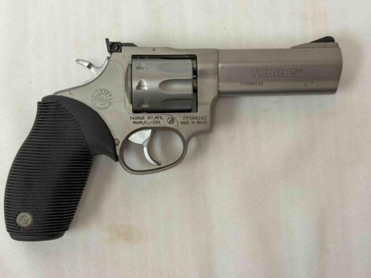 taurus-tracker-22mag-revolver-image-2