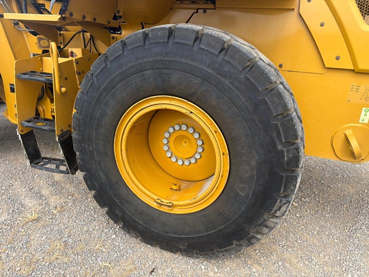 2015-caterpillar-924k-image-7