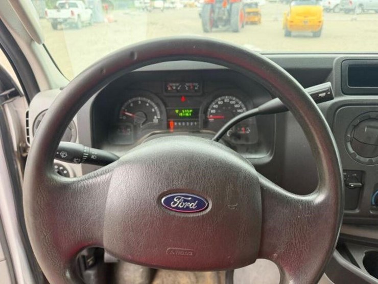 2014-ford-e450-image-12