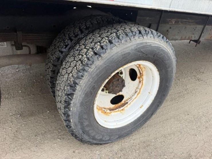 2014-ford-e450-image-37