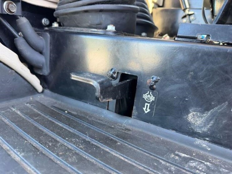 2015-john-deere-5085e-image-21