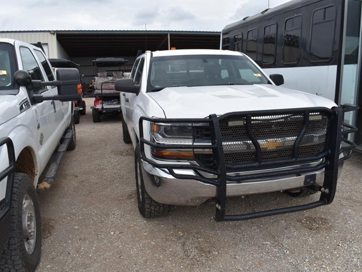2017-chevrolet-1500-image-2