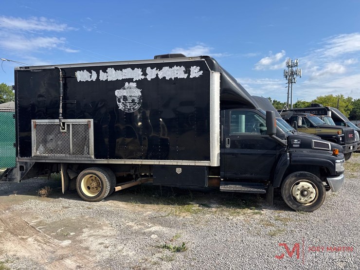 2005-chevrolet-c4500-box-truck-image-2