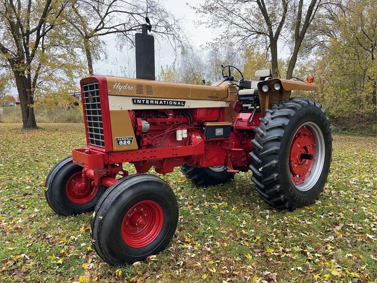 1970-farmall-826-hydro-diesel-row-crop-golden-demonstrator-image-1