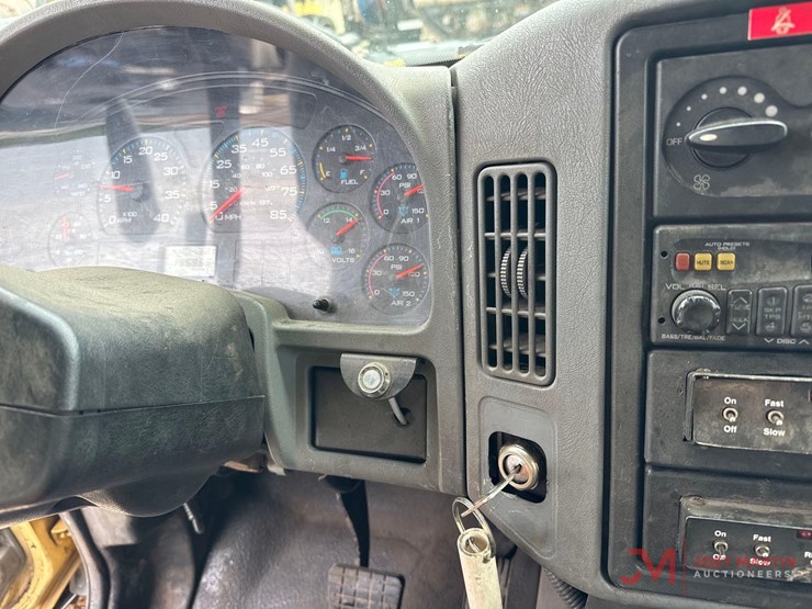 2005-international-durastar-4300-image-34