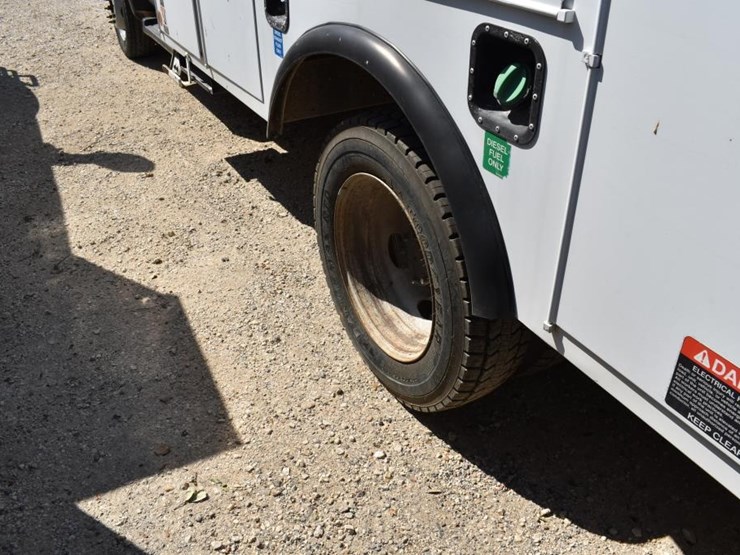 2016-ford-f550-image-17