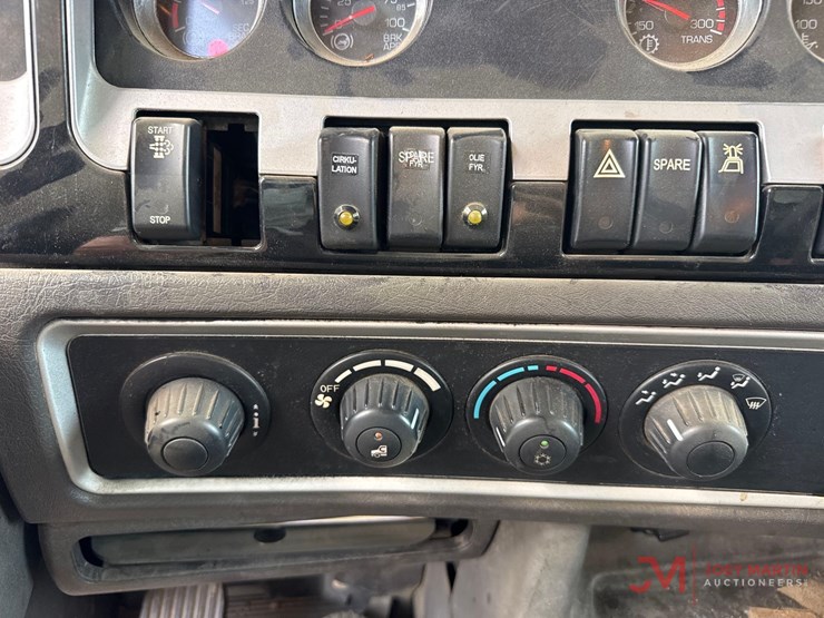 2014-kenworth-t800-image-36