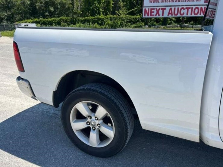 2019-ram-1500-slt-image-34