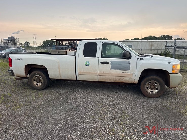 2007-chevrolet-2500-image-2