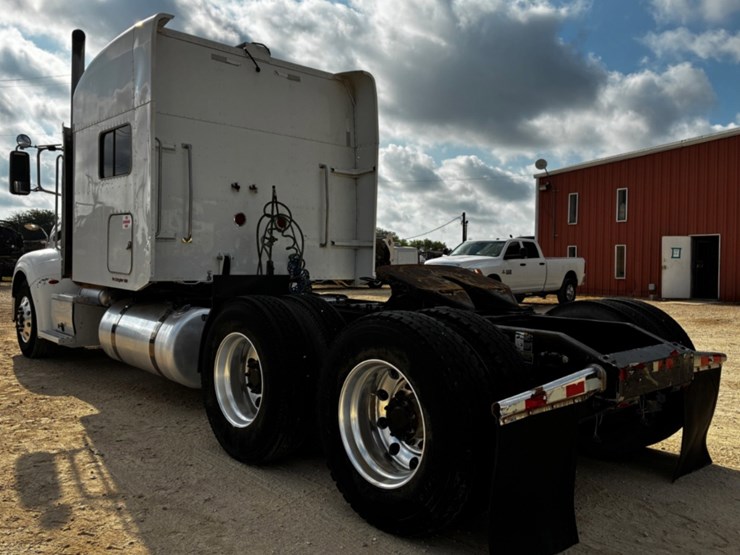 2012-peterbilt-386-image-7