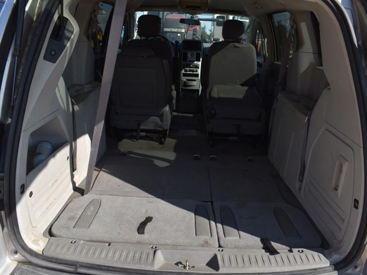 2009-chrysler-van-(vin-#-2a8hr54129r683758)-(showing-appx-160,511-miles,-up-image-12