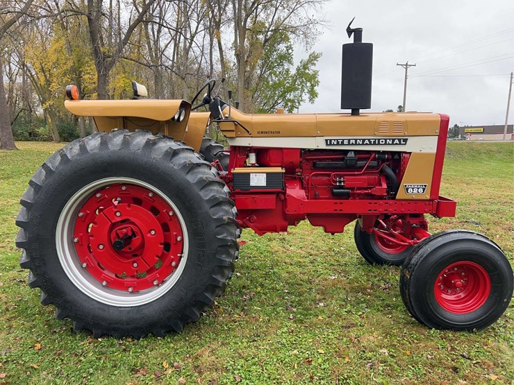 1970-farmall-826-diesel-row-crop-golden-demonstrator-image-6