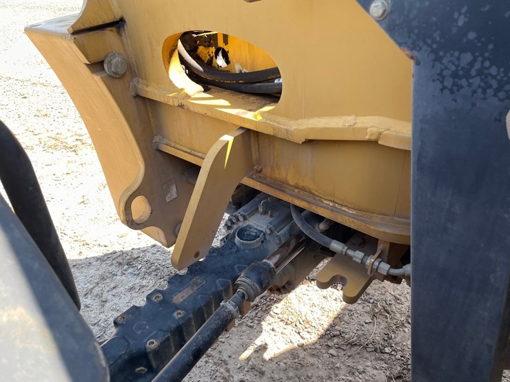 2014-caterpillar-tl642c-image-25
