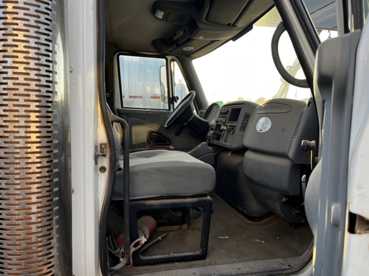 2006-international-workstar-7400-image-11