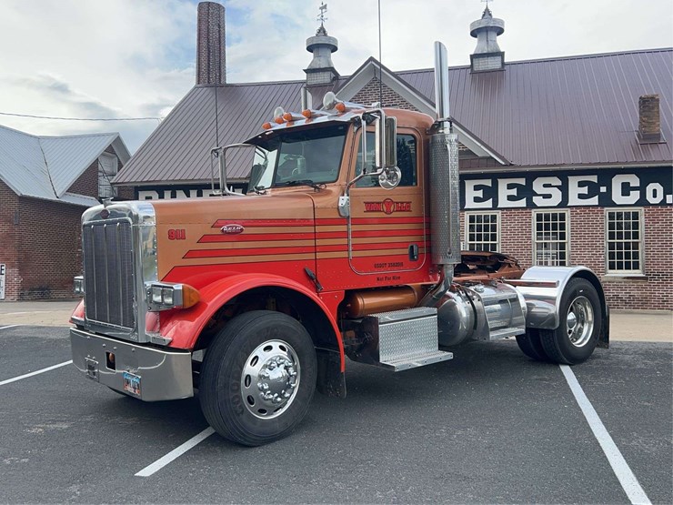 2006-peterbilt-379-image-1