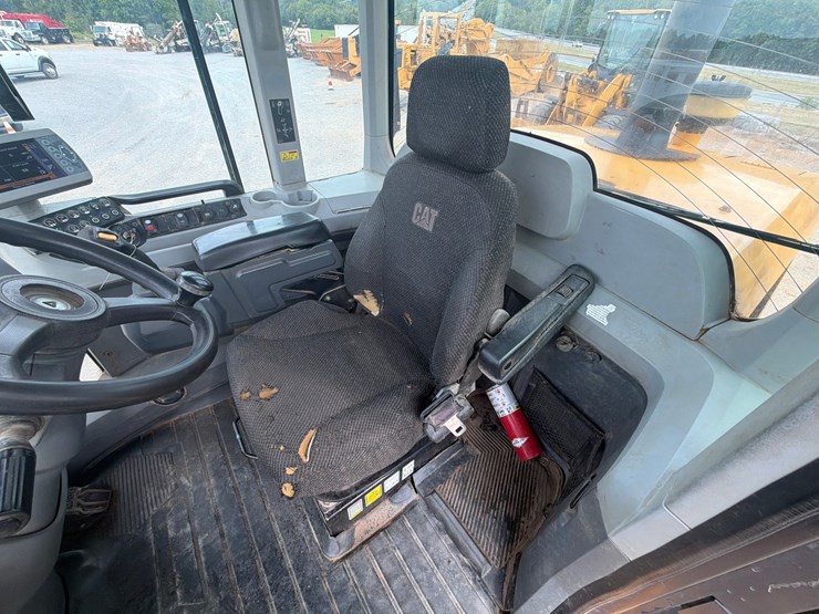 2015-caterpillar-924k-image-16