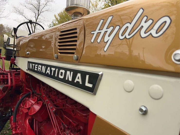 1970-656-farmall-hydro-diesel-row-crop-golden-demonstrator-image-11
