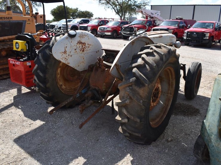 ford-tractor-image-6