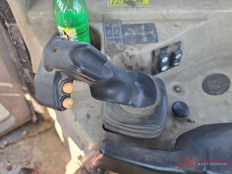 2012-caterpillar-d6t-image-23