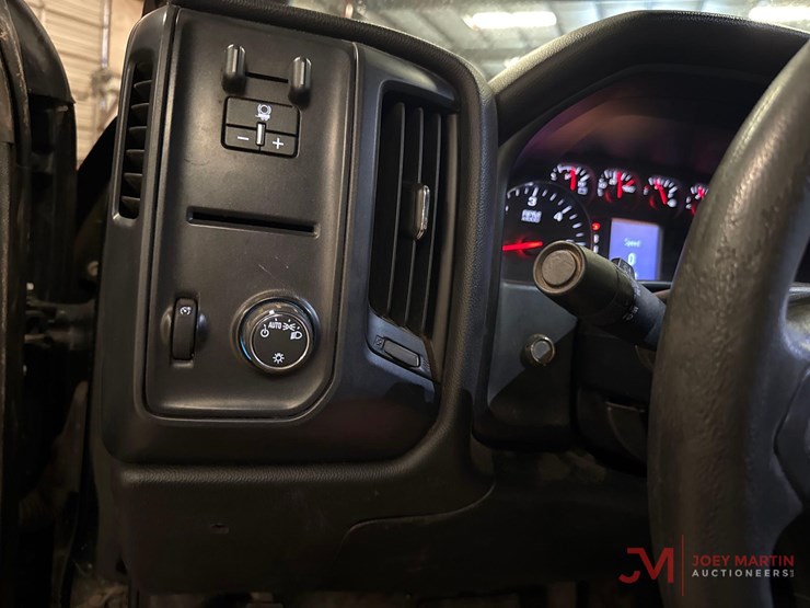 2015-chevrolet-silverado-2500-image-35