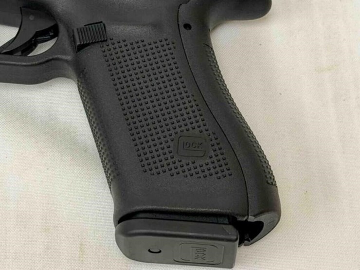 glock-model-45-9mm-pistol-image-8