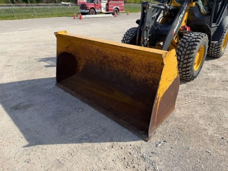 2020-deere-204l-image-24