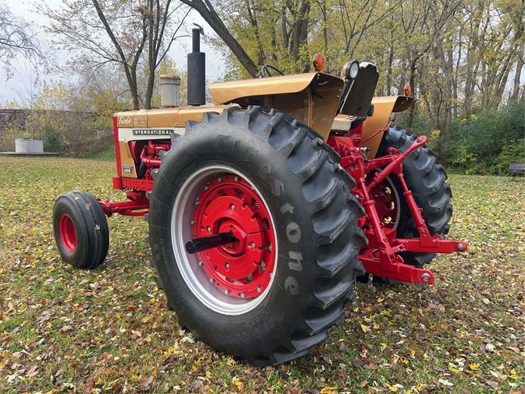 1970-1456-farmall-row-crop-golden-demonstrator-image-3