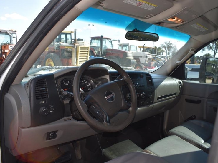 2012-gmc-3500-image-8