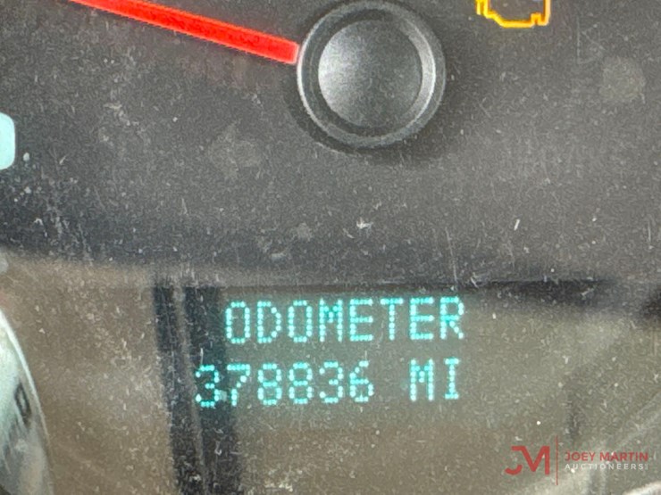 2012-chevrolet-silverado-2500hd-image-36