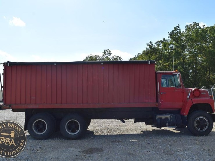 1976-ford-l9000-image-6