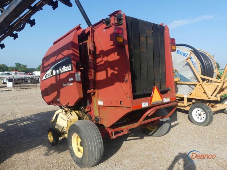 new-holland-br740-image-3