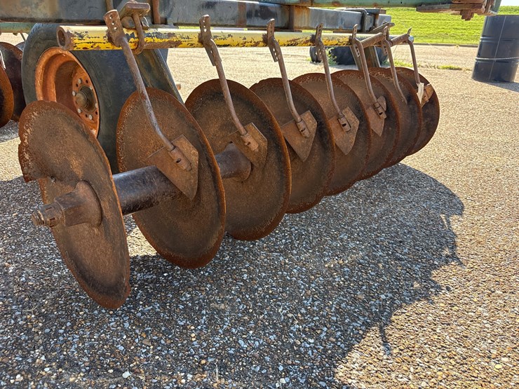 john-deere-230-image-10