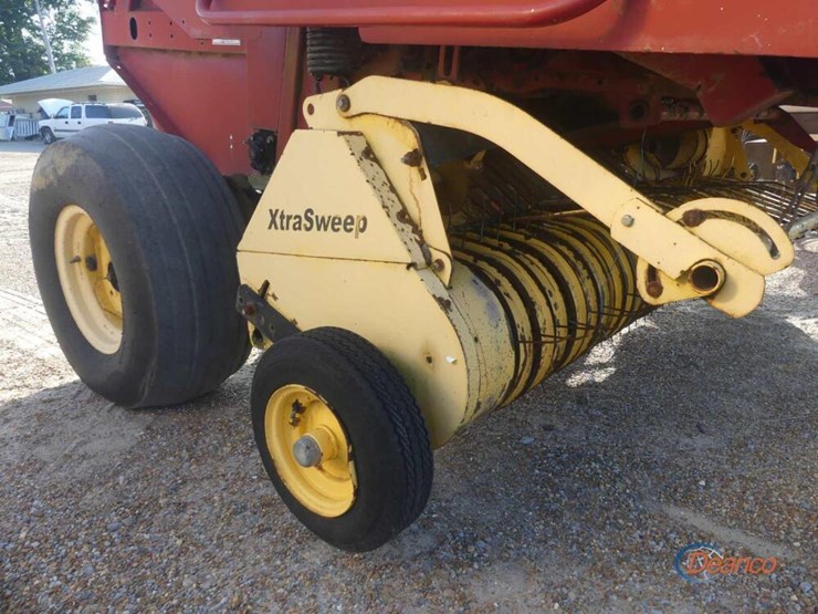 new-holland-br740-image-5