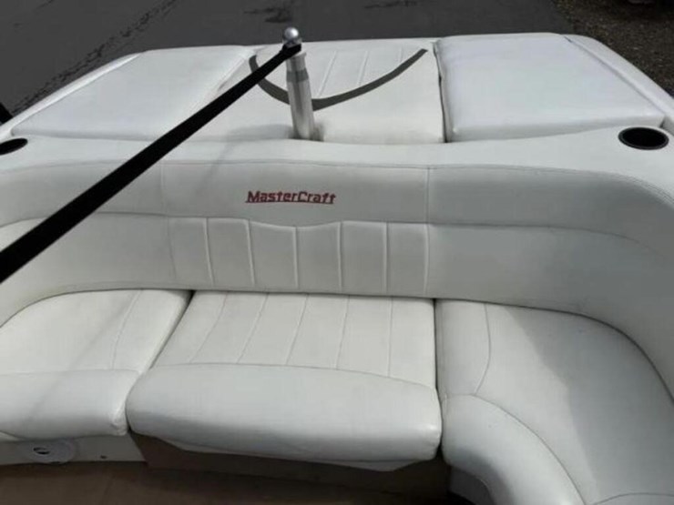 2002-mastercraft-x10-wakeboard-boat-mbcauxc8f102-image-7