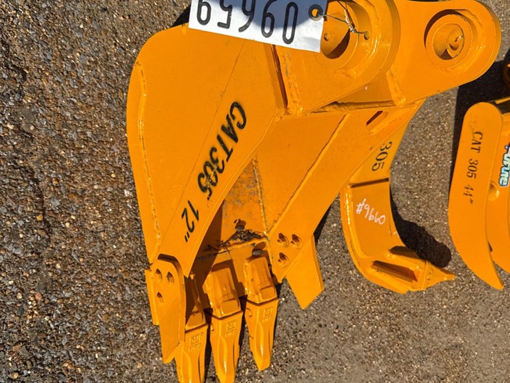 #9659-•-cat-305-backhoe-bucket-12”-image-2