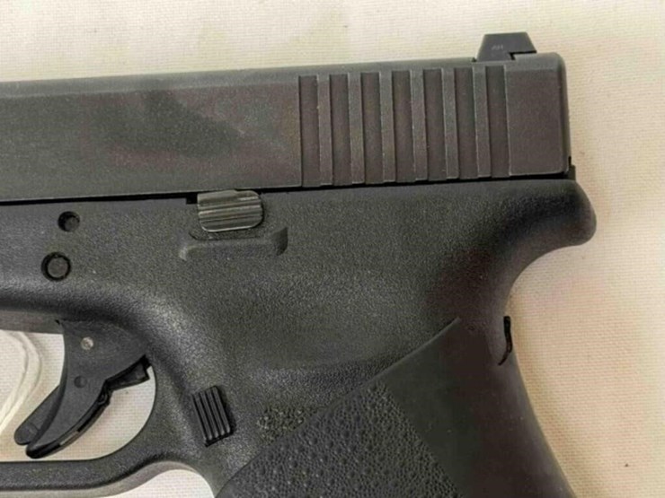 glock-22-40cal-pistol-image-12