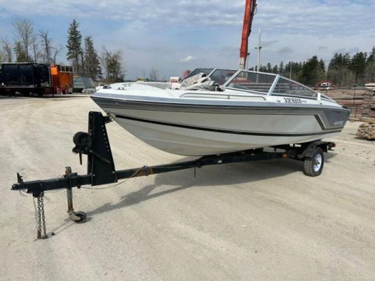 1989-monterey-1900-19-ft-bowrider-rgfd0496e989-image-1
