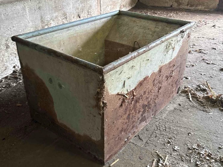 4’-x-32”x-20”-tall-water-tank-image-3