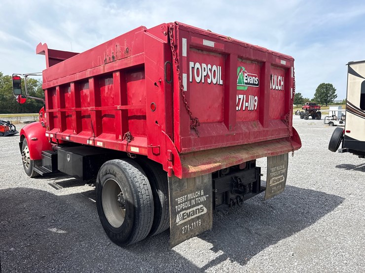 2005-peterbilt-335-image-4