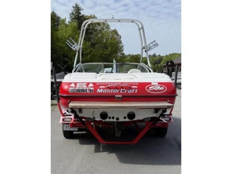 2002-mastercraft-x10-wakeboard-boat-mbcauxc8f102-image-4