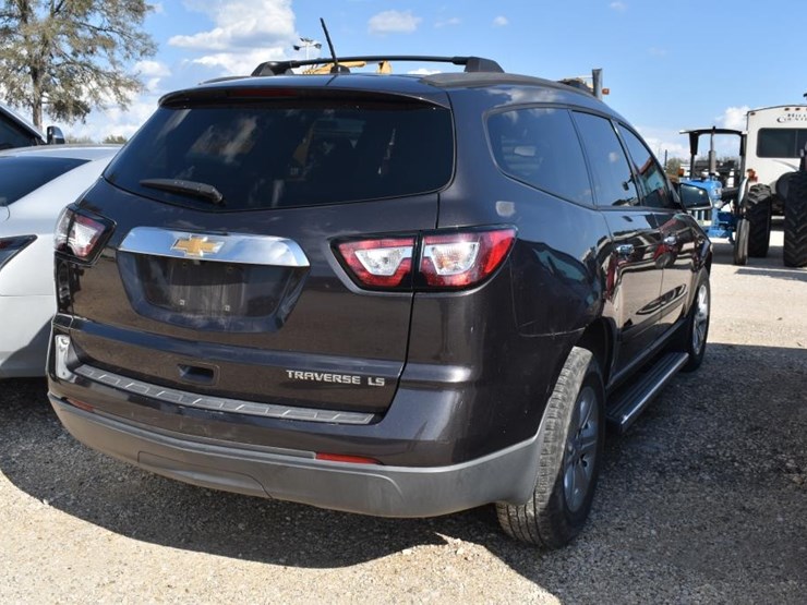 2013-chevrolet-traverse-ls-image-3