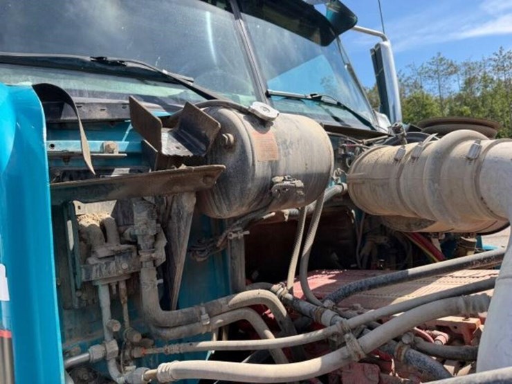 2023-western-star-4900-image-43