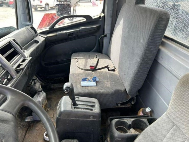 hino-185-image-14