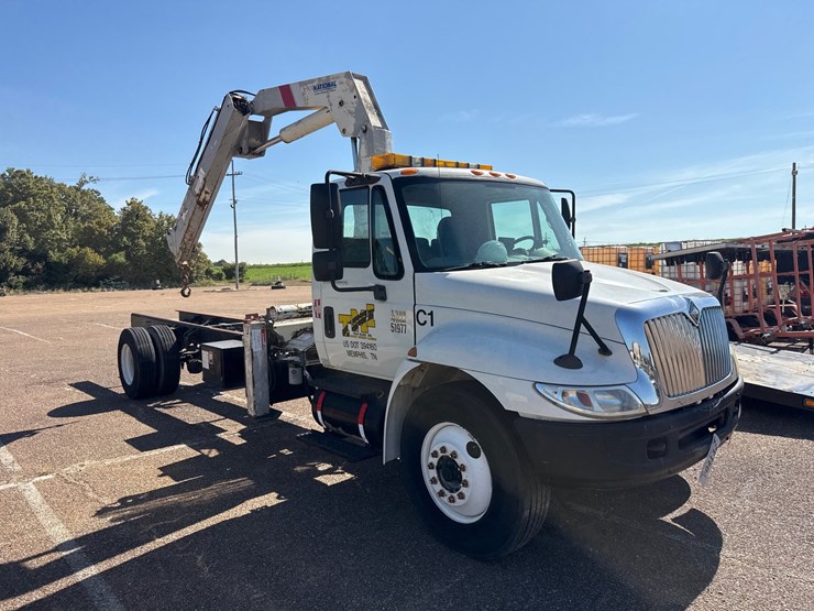 2004-international-durastar-4300-image-3