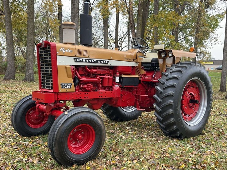 1970-1026-farmall-hydro-row-crop-golden-demonstrator-image-4
