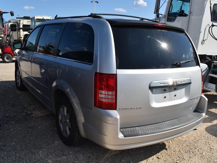 2009-chrysler-van-(vin-#-2a8hr54129r683758)-(showing-appx-160,511-miles,-up-image-4